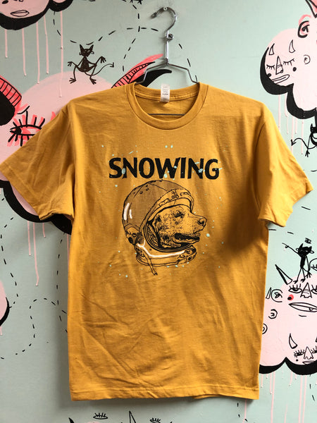 Snowing - Dogstronaut tee